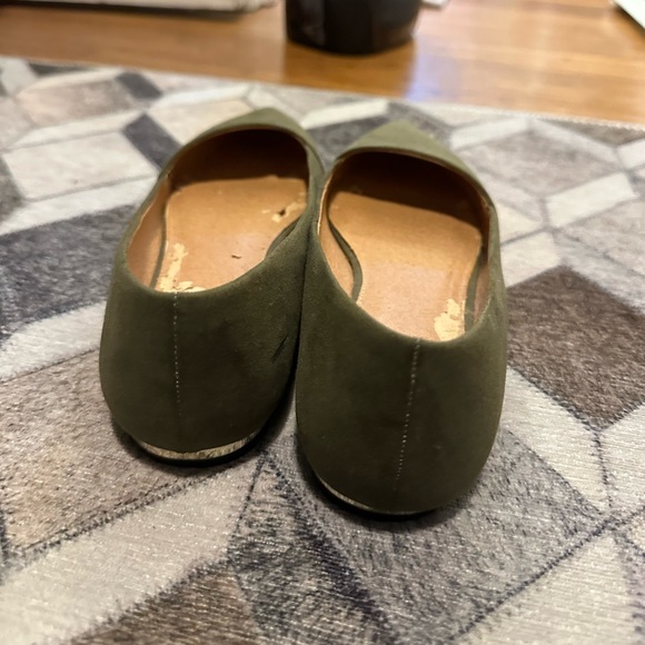 Olive Green Work Shoes Flats with Gold Trim Size 7 - Picture 3 of 4